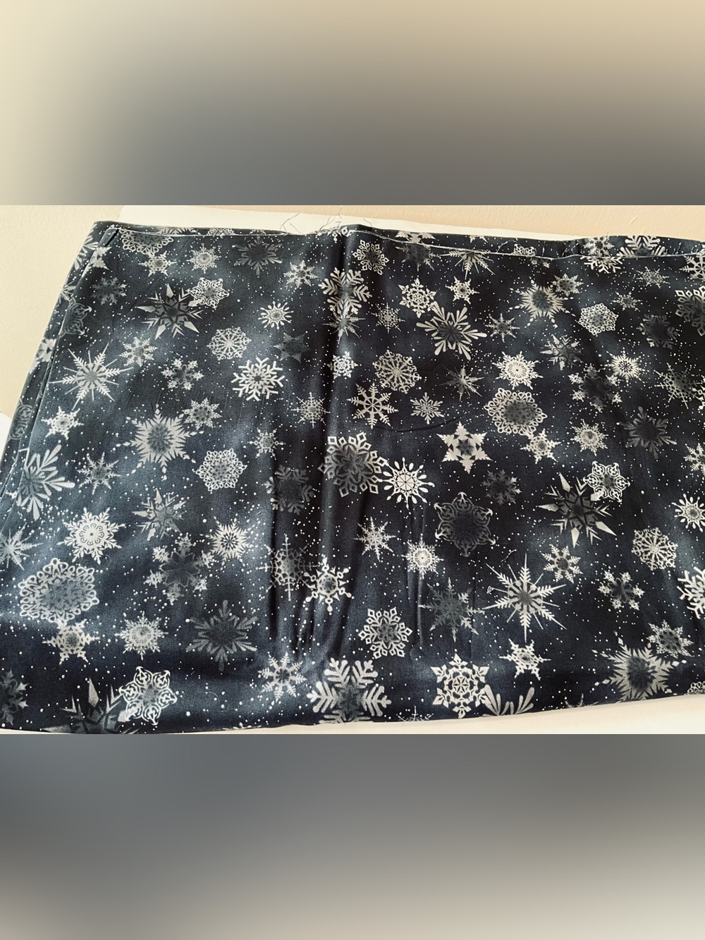 Robert Kaufman Winter Snowflakes Quilting Cotton Fabric Black White Gray 5.12yd